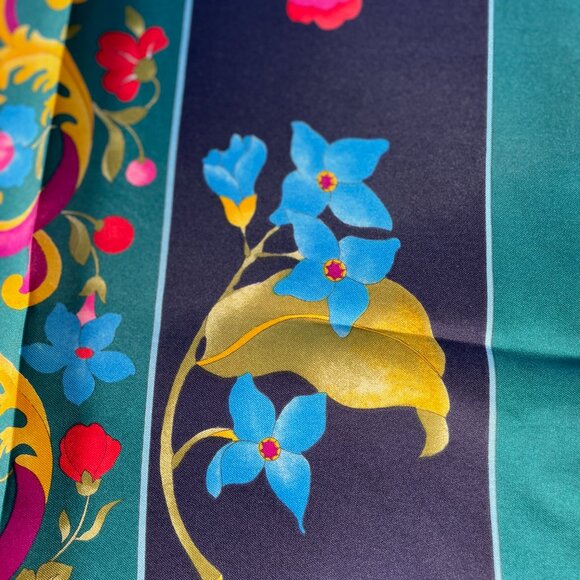 Gucci Vintage Silk Scarf 34” Floral Butterfly Baroque Green Multicolor - Picture 5 of 12